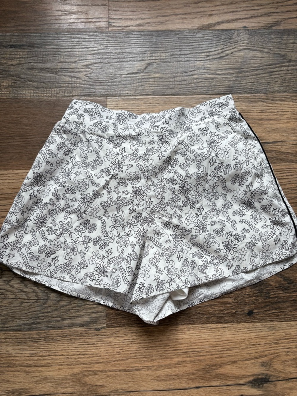 NWT Francesca’s Dressy Shorts